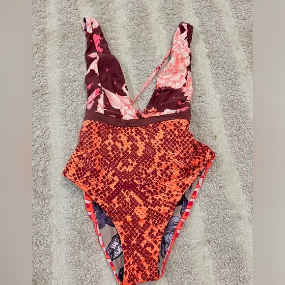 Maaji reversible one piece swimsuit coral floral beige patchwork print plunge - Picture 2 of 13